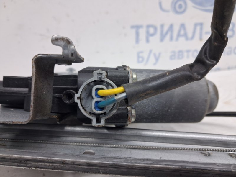 Стеклоподъемник задний левый Navara 2004-2015 D40 2.5 Diesel YD25DDTI