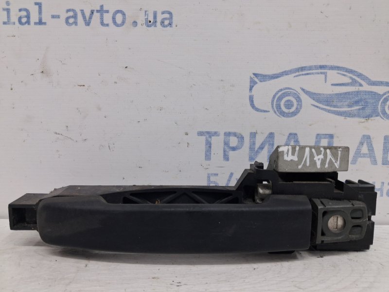 Ручка двери внешняя передняя левая Nissan Navara 2004-2015 D40 2.5 Diesel YD25DDTI 80611EB300 Б/У