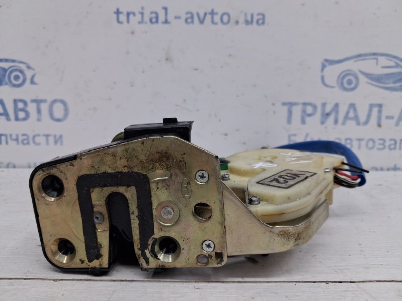 Замок двери задний правый Kia Sorento BL 2.5 diesel D4CB