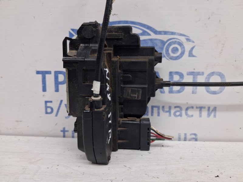 Замок двери передний правый Navara 2004-2015 D40 2.5 Diesel YD25DDTI