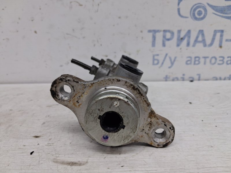 Тормозной цилиндр главный Mitsubishi L200 KB 2.5 Diesel 4D56
