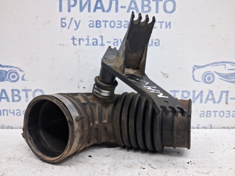 Патрубок воздушного фильтра Nissan Navara 2004-2015 D40 2.5 Diesel YD25DDTI 16578EC00B Б/У
