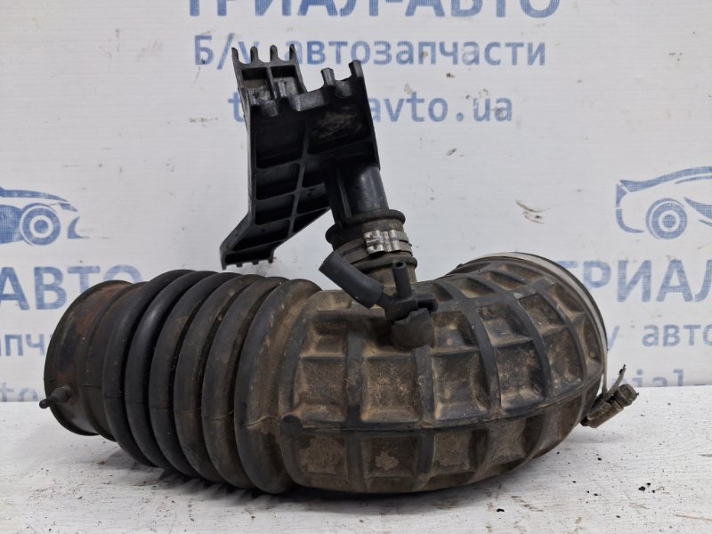 Патрубок воздушного фильтра Navara 2004-2015 D40 2.5 Diesel YD25DDTI