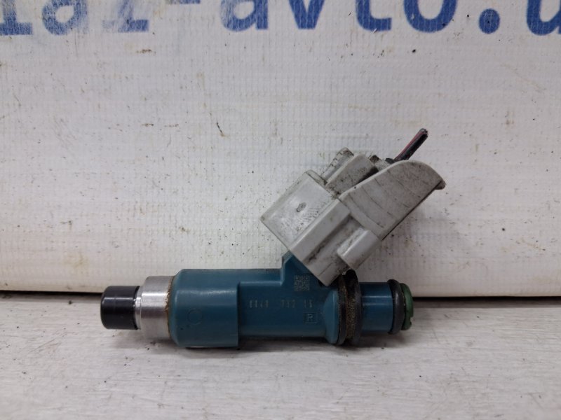 Форсунка топливная Suzuki SX4 2006-2014 1 2.0 Бензин J20A 1571065J00 Б/У