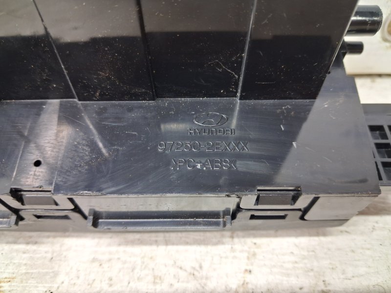 Блок управления климат-контролем Tucson 2004-2009 JM 2.0 diesel D4EA Блок управления климат-контролем Tucson 2004-2009 JM 2.0 diesel D4EA