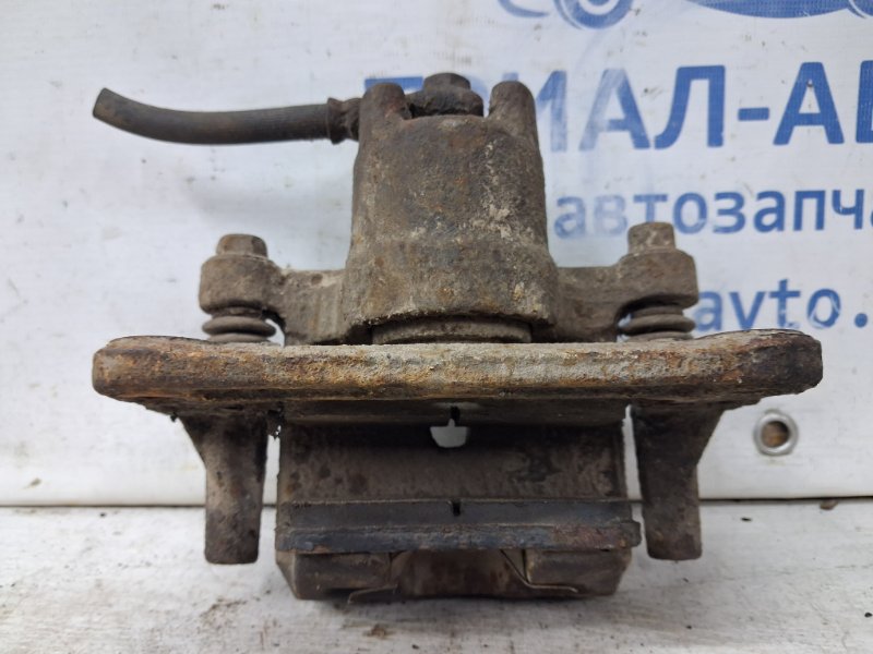 Суппорт задний правый Pajero Wagon 1999-2006 3 3.2 Дизель 4M41