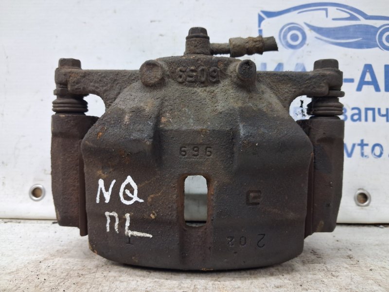 Запчасть суппорт передний левый Nissan Qashqai 2006-2013 J10 2.0 Бензин MR20DE 41011JD00A Б/У Суппорт передний левый Nissan Qashqai 2006-2013 J10 2.0 Бензин MR20DE 41011JD00A Б/У