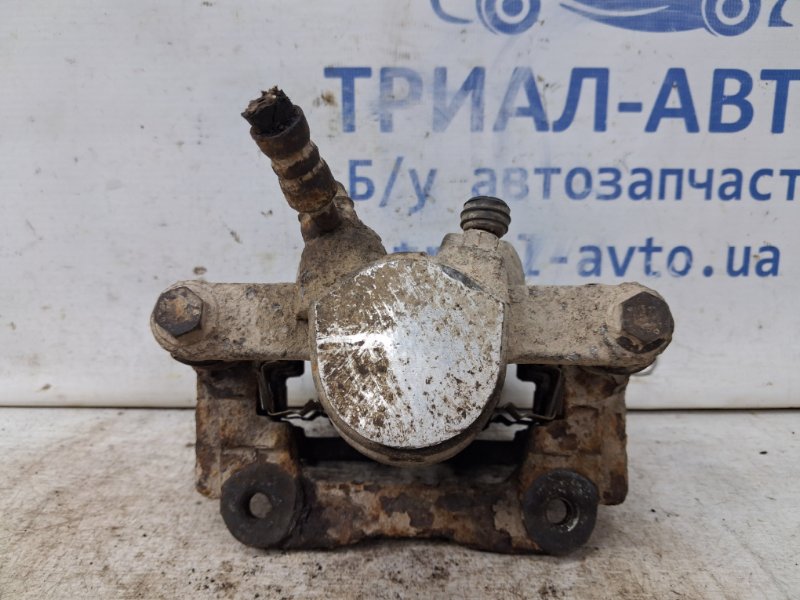 Суппорт задний правый Toyota Avensis T25 1.8 бензин 1ZZFE