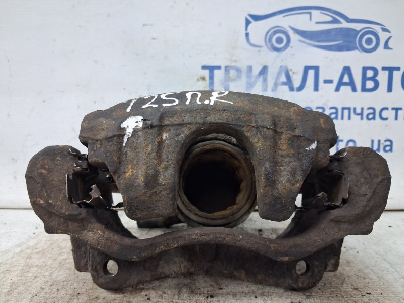 Суппорт передний правый Avensis 2002-2010 T25 1.8 бензин 1ZZFE