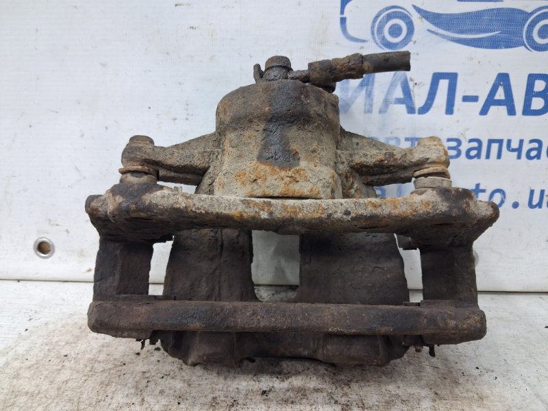 Суппорт передний правый Avensis 2002-2010 T25 1.8 бензин 1ZZFE