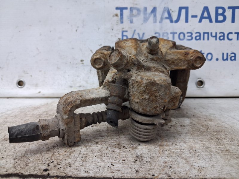 Суппорт задний правый Suzuki SX4 1 2.0 Бензин J20A