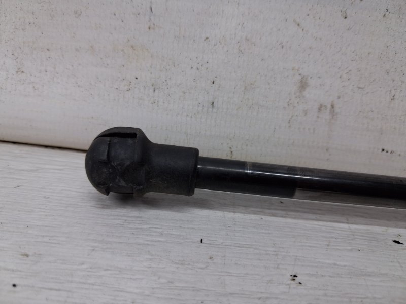 Амортизатор крышки багажника Nissan Qashqai J10 2.0 Бензин MR20DE Амортизатор крышки багажника Nissan Qashqai J10 2.0 Бензин MR20DE