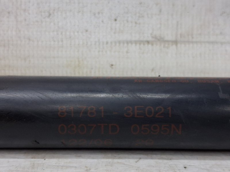 Амортизатор крышки багажника Sorento 2002-2011 BL 2.5 diesel D4CB Амортизатор крышки багажника Sorento 2002-2011 BL 2.5 diesel D4CB