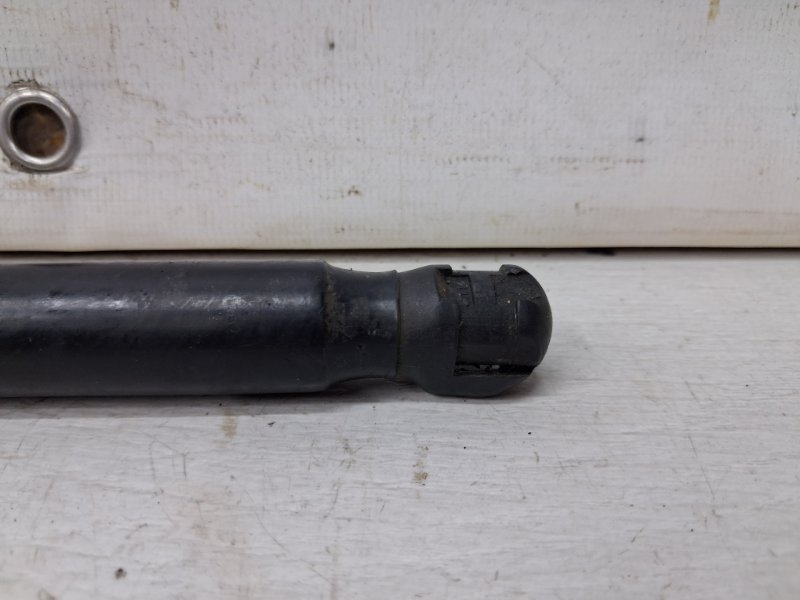 Амортизатор крышки багажника Sorento 2002-2011 BL 2.5 diesel D4CB Амортизатор крышки багажника Sorento 2002-2011 BL 2.5 diesel D4CB