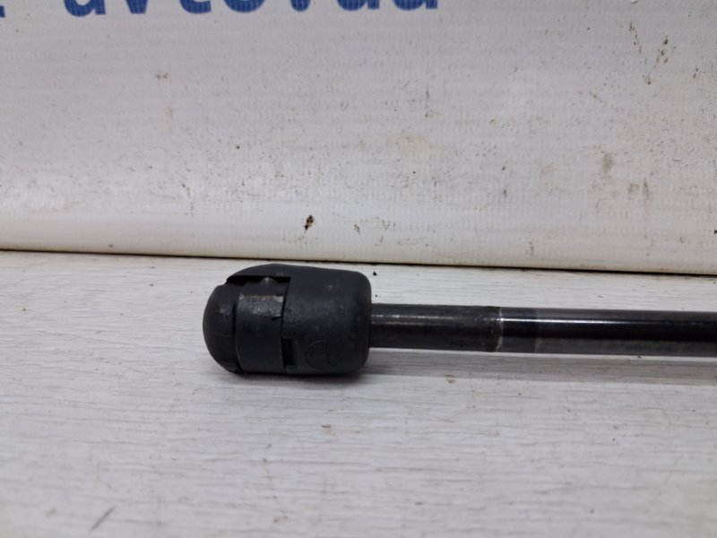 Амортизатор крышки багажника Kia Sorento BL 2.5 diesel D4CB Амортизатор крышки багажника Kia Sorento BL 2.5 diesel D4CB