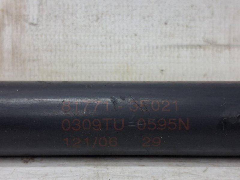 Амортизатор крышки багажника Sorento 2002-2011 BL 2.5 diesel D4CB Амортизатор крышки багажника Sorento 2002-2011 BL 2.5 diesel D4CB