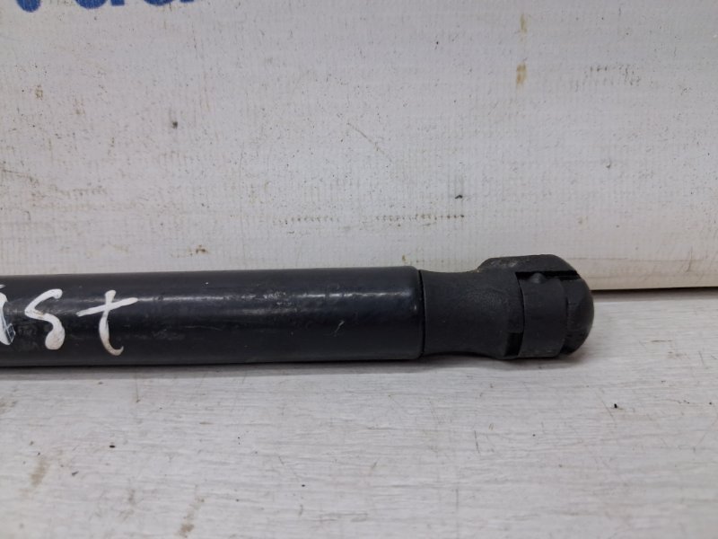 Амортизатор капота Duster 2010-2017 HS 1.5 Diesel K9K Амортизатор капота Duster 2010-2017 HS 1.5 Diesel K9K