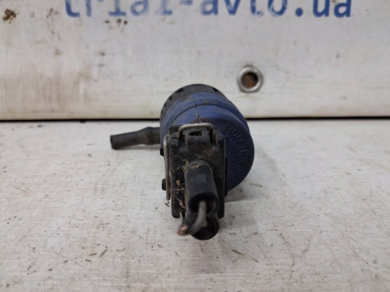 Насос омывателя фар Nissan Navara D40 2.5 Diesel YD25DDTI Насос омывателя фар Nissan Navara D40 2.5 Diesel YD25DDTI