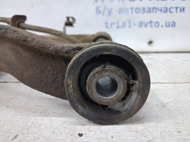 Рычаг передний верхний правый Mitsubishi Pajero Wagon 3 3.2 Дизель 4M41