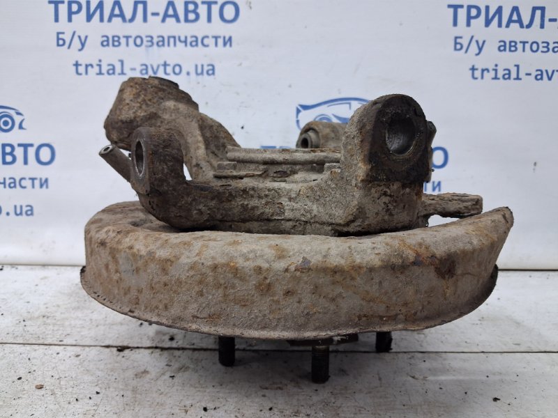 Цапфа задняя левая Mitsubishi Pajero Wagon 3 3.2 Дизель 4M41