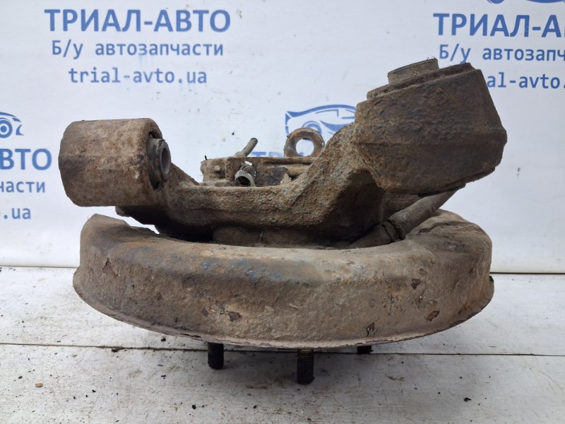 Цапфа задняя левая Pajero Wagon 1999-2006 3 3.2 Дизель 4M41