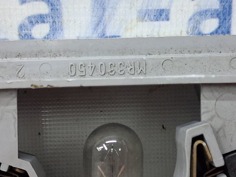 Плафон передний Mitsubishi Pajero Wagon 3 3.2 Дизель 4M41 Плафон передний Mitsubishi Pajero Wagon 3 3.2 Дизель 4M41