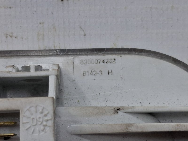 Плафон задний Nissan Qashqai J10 2.0 Бензин MR20DE Плафон задний Nissan Qashqai J10 2.0 Бензин MR20DE