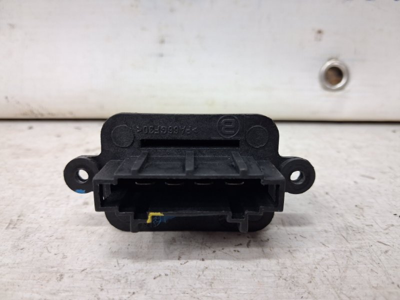 Резистор печки Dacia Duster HS 1.5 Diesel K9K Резистор печки Dacia Duster HS 1.5 Diesel K9K