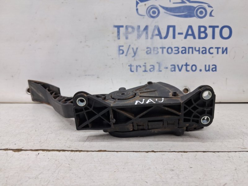 Педаль газа Nissan Navara D40 2.5 Diesel YD25DDTI Педаль газа Nissan Navara D40 2.5 Diesel YD25DDTI