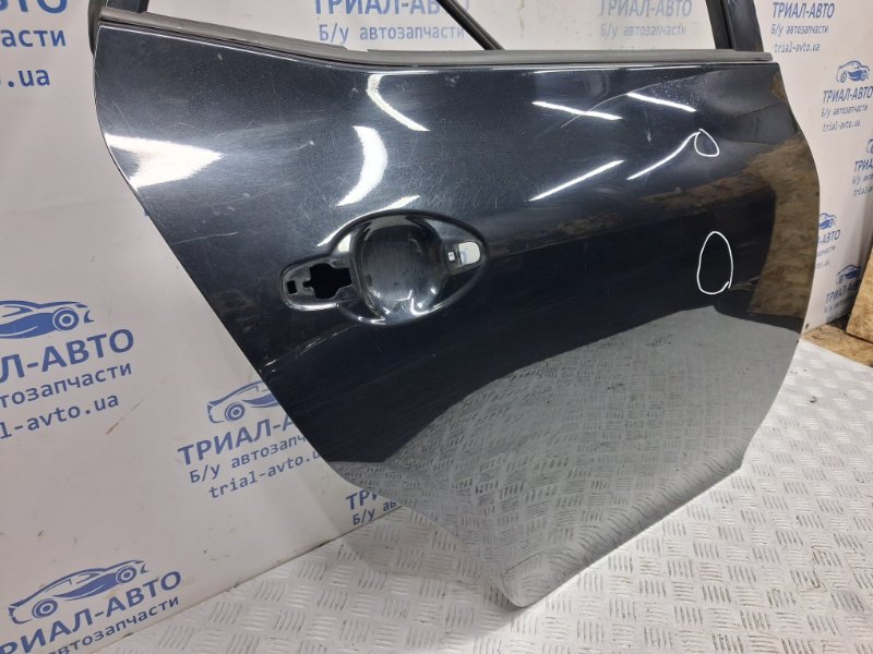 Дверь задняя правая Toyota Auris E150 1.6 бензин 1ZRFAE