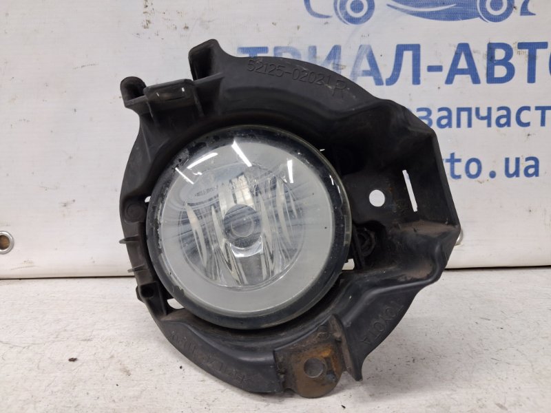 Фара противотуманная правая Toyota Auris 2006-2012 E150 1.6 бензин 1ZRFAE 812100D042 Б/У