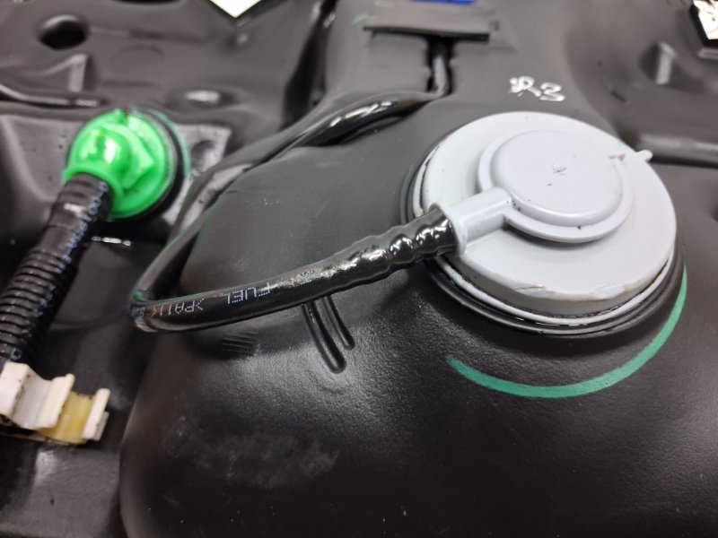 Бак топливный пластик Auris 2006-2012 E150 1.6 бензин 1ZRFAE