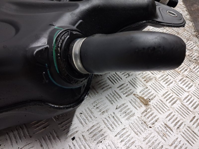 Бак топливный пластик Auris 2006-2012 E150 1.6 бензин 1ZRFAE