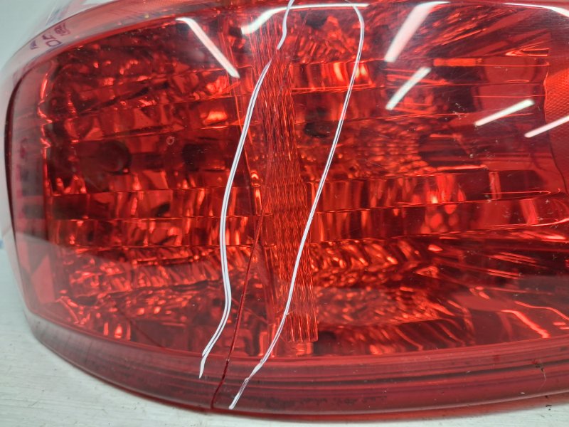 Фонарь задний внешний левый Auris 2006-2012 E150 1.6 бензин 1ZRFAE