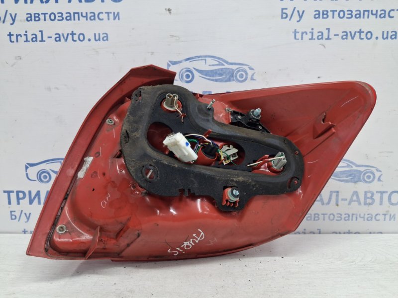 Фонарь задний внешний левый Auris 2006-2012 E150 1.6 бензин 1ZRFAE