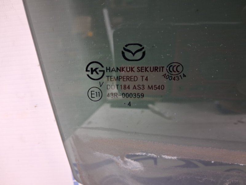 Стекло двери заднее правое Mazda 3 BM 2.2 diesel Стекло двери заднее правое Mazda 3 BM 2.2 diesel