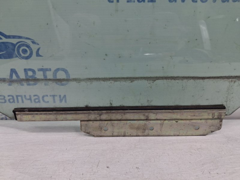 Стекло двери заднее левое Auris 2006-2012 E150 1.6 бензин 1ZRFAE