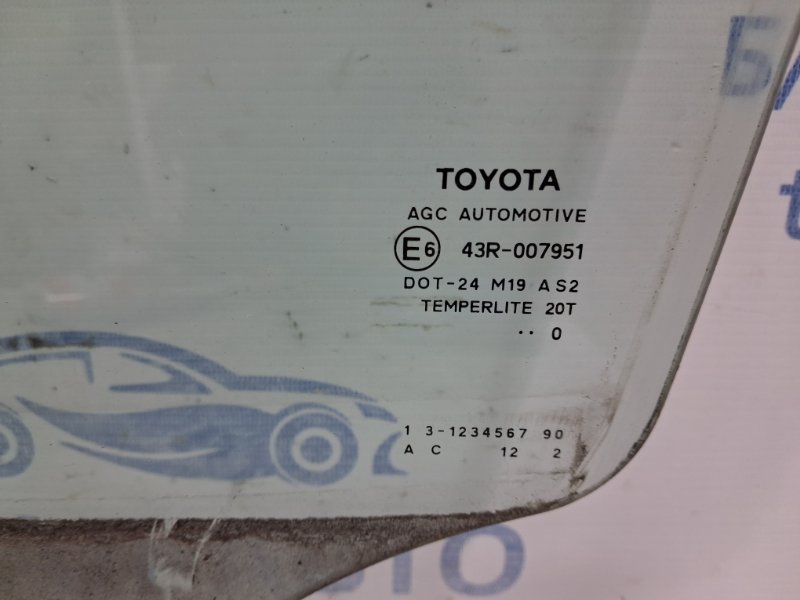 Стекло двери переднее левое Toyota Auris E150 1.6 бензин 1ZRFAE Стекло двери переднее левое Toyota Auris E150 1.6 бензин 1ZRFAE