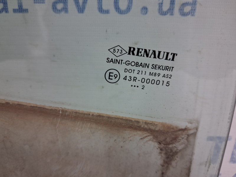 Стекло двери заднее правое Renault Megane 3 1.5 Diesel K9K Стекло двери заднее правое Renault Megane 3 1.5 Diesel K9K