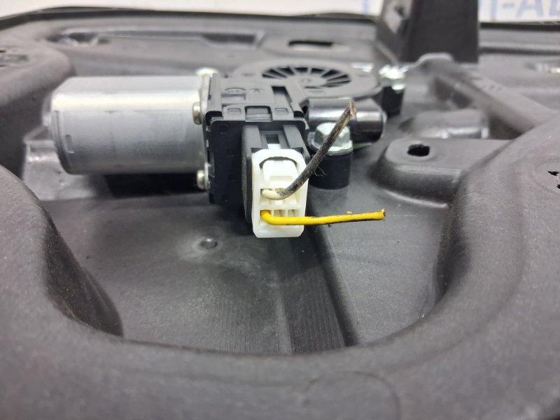 Стеклоподъемник задний правый Mazda 3 BM 2.2 diesel