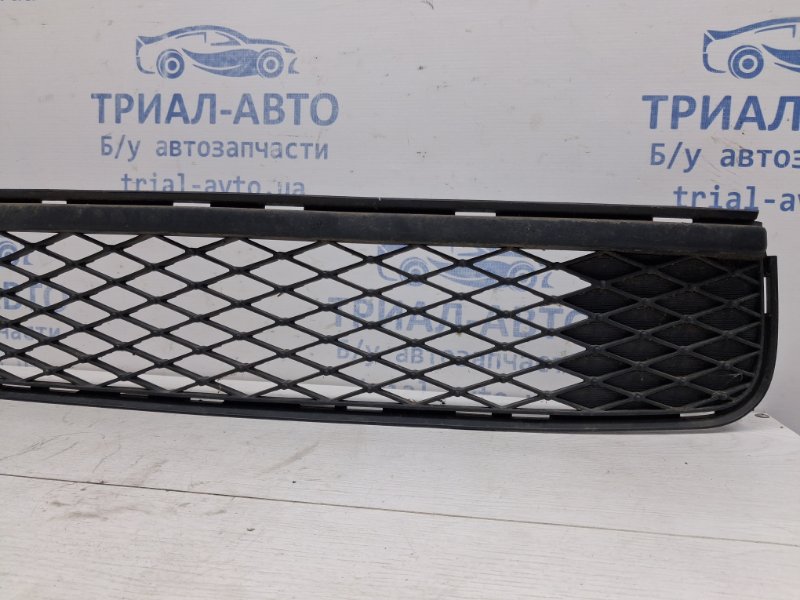 Решетка бампера центральная Toyota Auris E150 1.6 бензин 1ZRFAE