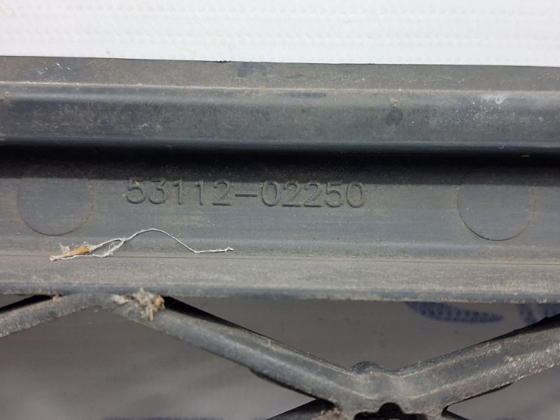 Решетка бампера центральная Auris 2006-2012 E150 1.6 бензин 1ZRFAE