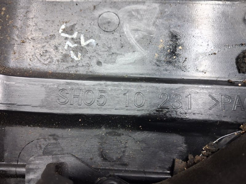 Декоративная крышка ДВС 3 2013-2019 BM 2.2 diesel Декоративная крышка ДВС 3 2013-2019 BM 2.2 diesel