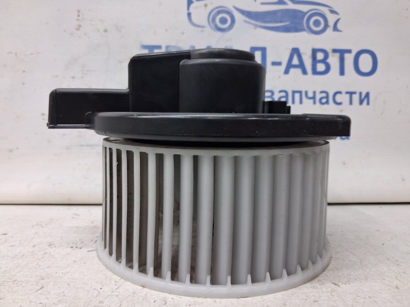 Запчасть моторчик печки Mazda 3 2013-2019 BM 2.2 diesel 8727000691 Б/У Моторчик печки Mazda 3 2013-2019 BM 2.2 diesel 8727000691 Б/У