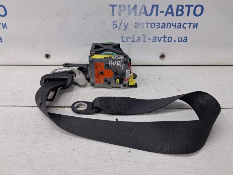 Ремень безопасности передний правый Toyota Auris 2006-2012 E150 1.6 бензин 1ZRFAE 7321002221C2 Б/У