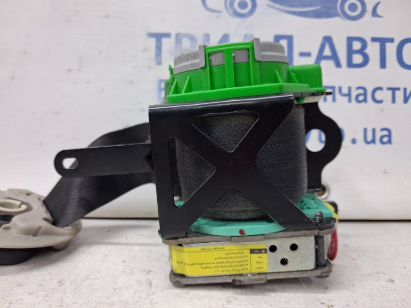 Ремень безопасности передний правый Toyota Auris E150 1.6 бензин 1ZRFAE