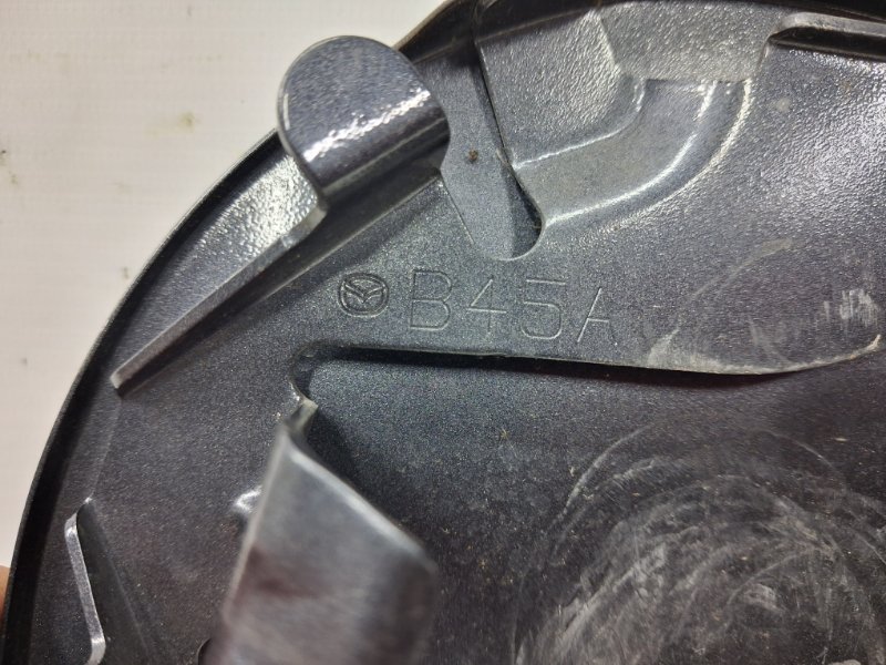 Лючок бака 3 2013-2019 BM 2.2 diesel