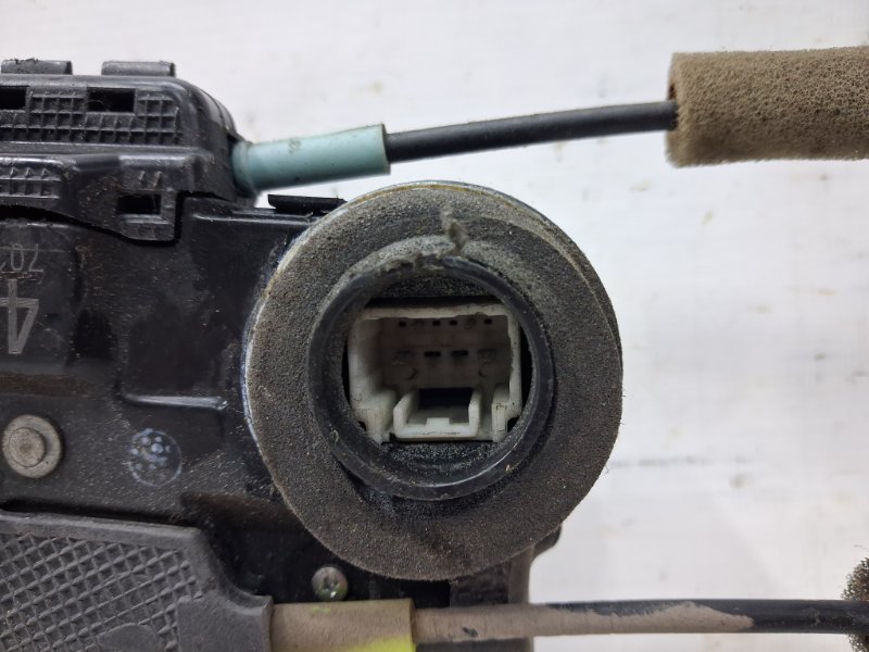 Замок двери задний правый Camry 2006-2011 XV40 2.4 Бензин 2AZFE Замок двери задний правый Camry 2006-2011 XV40 2.4 Бензин 2AZFE