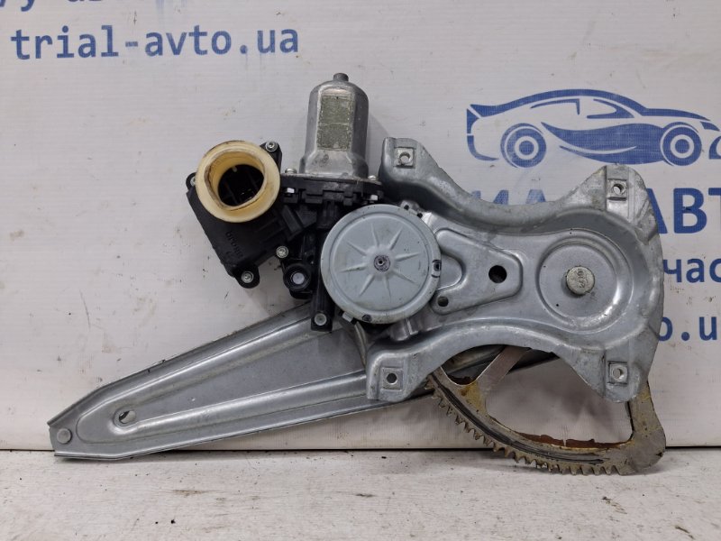 Стеклоподъемник задний левый Toyota Auris 2006-2012 E150 1.6 бензин 1ZRFAE 6984002390 Б/У