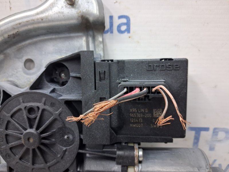 Стеклоподъемник передний левый Renault Megane 3 1.5 Diesel K9K Стеклоподъемник передний левый Renault Megane 3 1.5 Diesel K9K